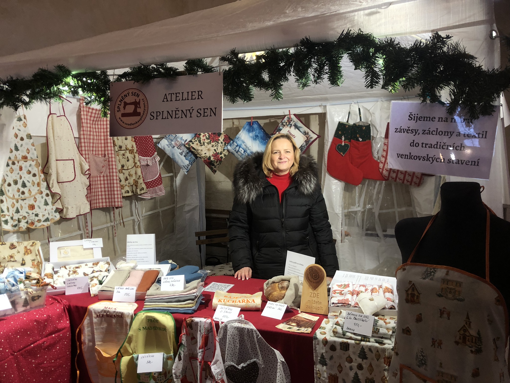 #popelka#trioriskypropopelku#zamekzakupy#stavbaroku#zakupy#popelcinyvanocnitrhy#ateliersplnenysen#regionalniprodukt#ceskesvycarsko#