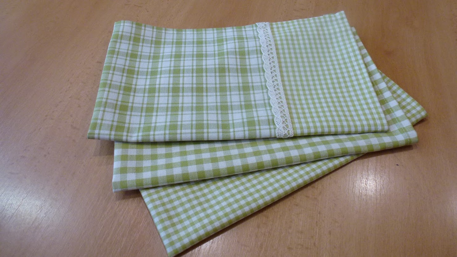 Utěrka na nádobí, zelenkavá kostka, 1 kus s krajkou, bavlněná 