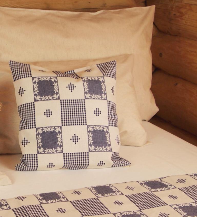 Polštářek dekorační modrá kostka