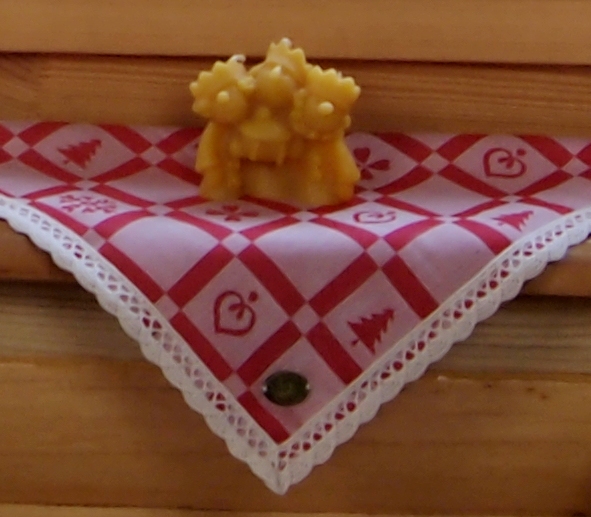 Vánoční ubrus červené perníčky s krajkou