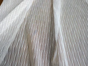 Voálová záclona bílá se vzorem v metráži