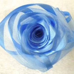 Spona na závěsy modrá růžička