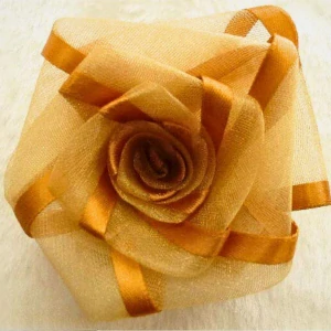 Spona na závěsy hořčicová růžička