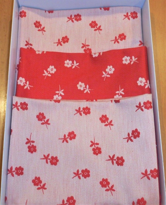 Utěrka na nádobí ,červená  kytička, bavlněná 