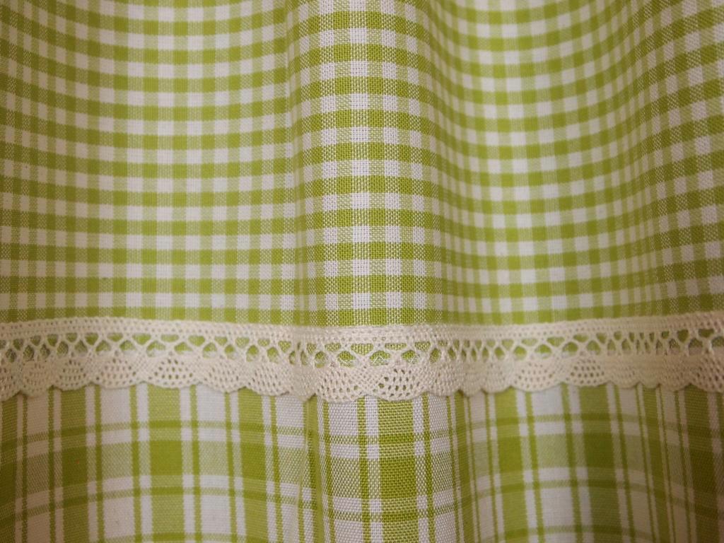 Závěsy zelenkavá kostka s kostičkou do chalupy 