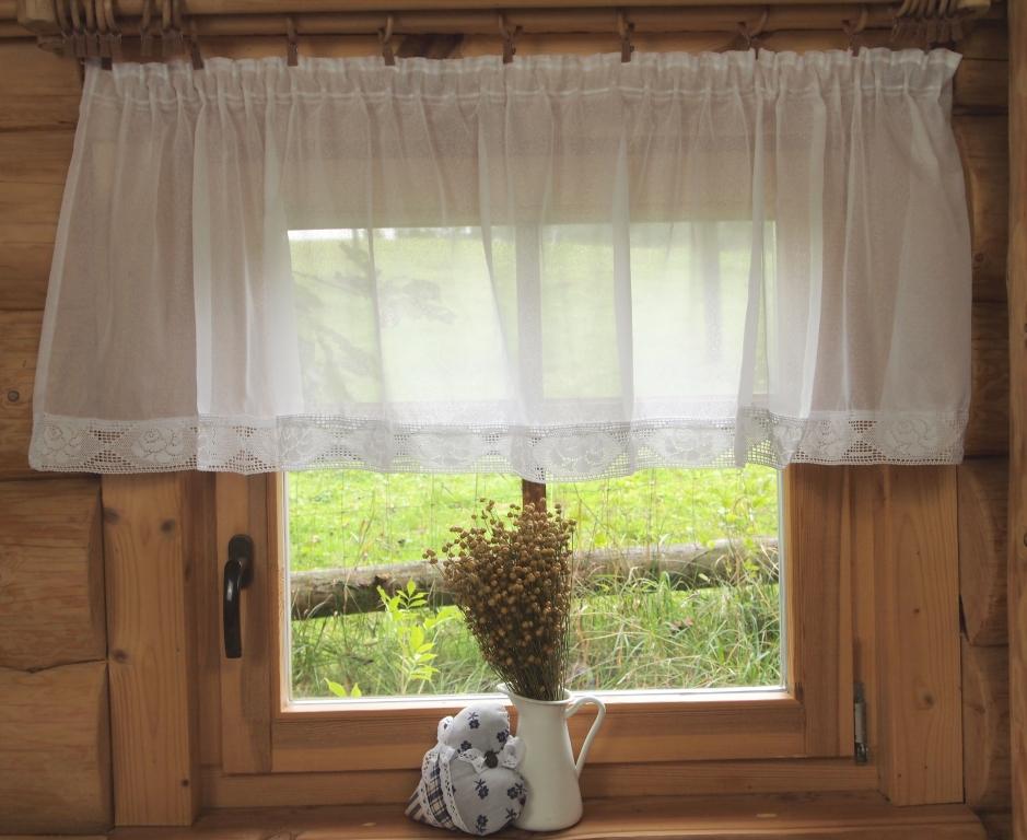 Záclona s krajkou