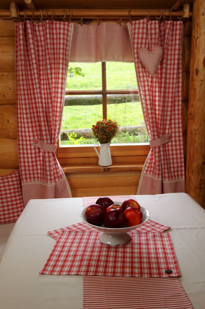 Ubrus, běhoun a prostírání červený proužek