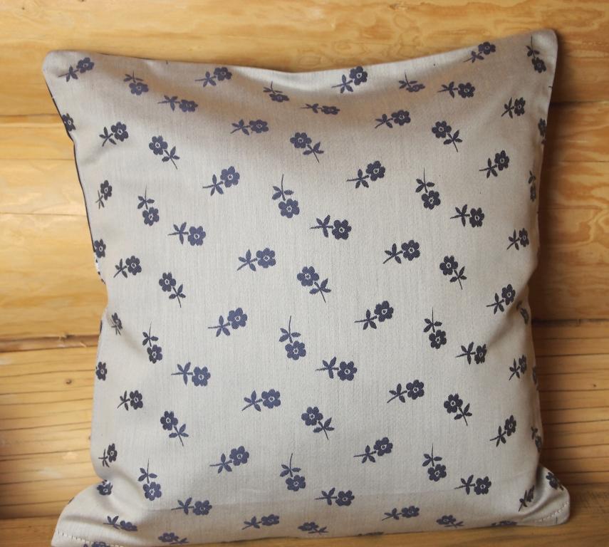 Polštářek dekorační do chalupy modrá kytička