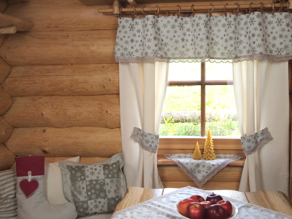 Závěsy vánoční režné a kanýr béžové vločky