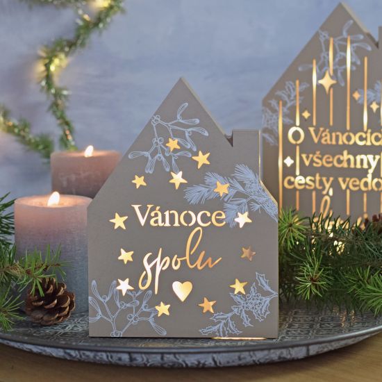 Vánoční dřevěný domeček