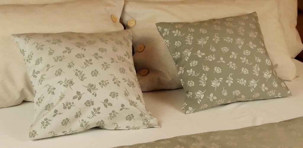 Polštářek dekorační bavlněný béžová růžička světlá