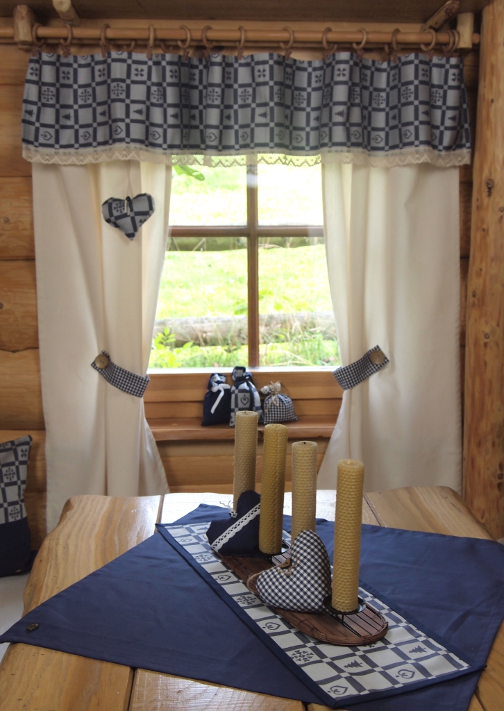 Závěsy vánoční režné a kanýr modré perníčky