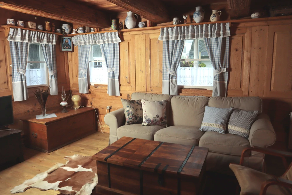 Závěsy do chalupy světle modrá kostka, proužek, kytička