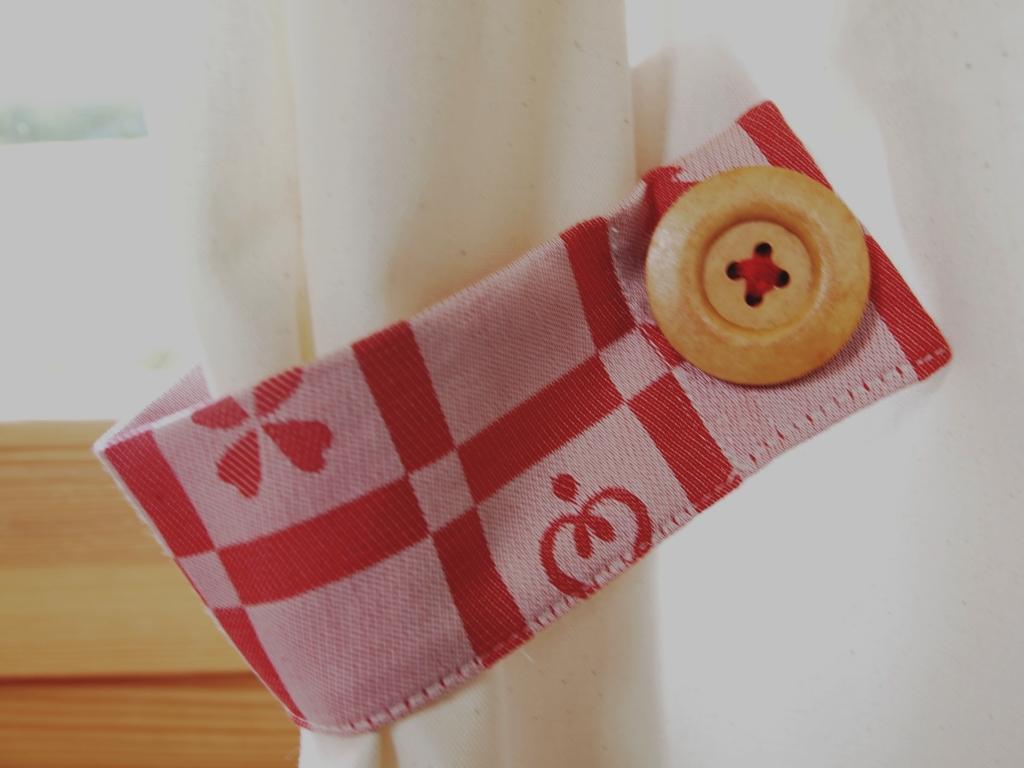 Závěsy vánoční režné a kanýr červené perníčky