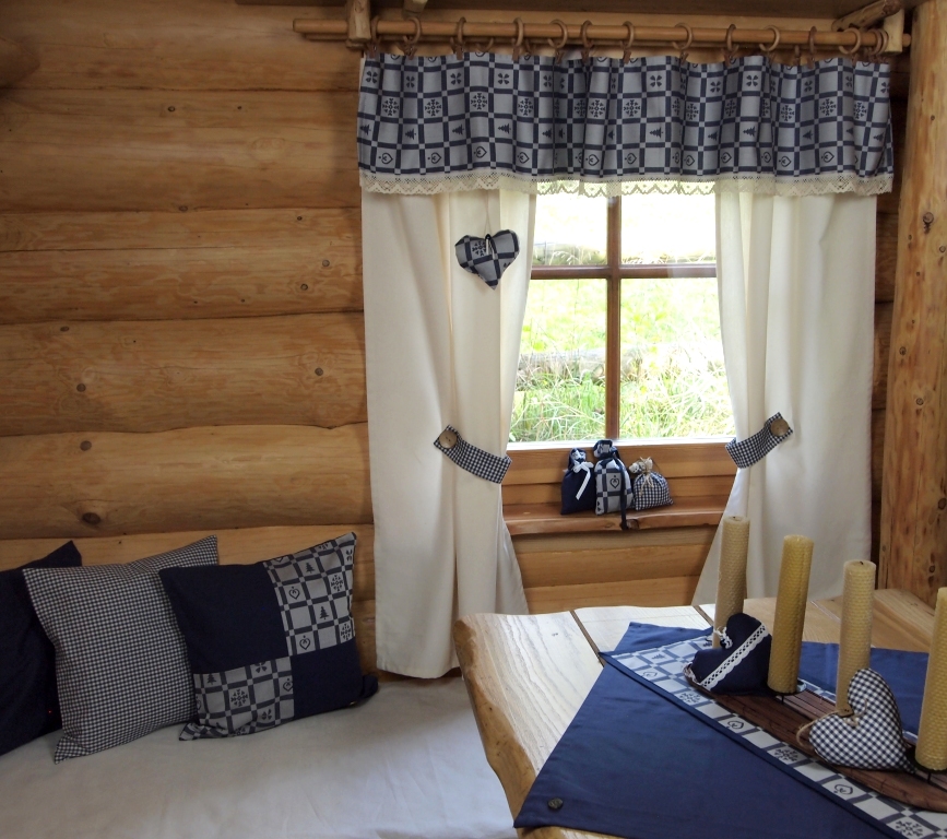 Závěsy vánoční režné a kanýr modré perníčky